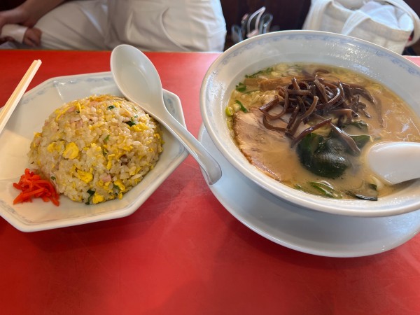 「チャーハンセット（豚骨醤油らぁ麺）1,000円」@らぁ麺 楽楽の写真