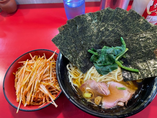 「ラーメン 辛味噌ﾈｷﾞ 海苔  ﾗｲｽ ¥1,130」@家系総本山 ラーメン吉村家の写真