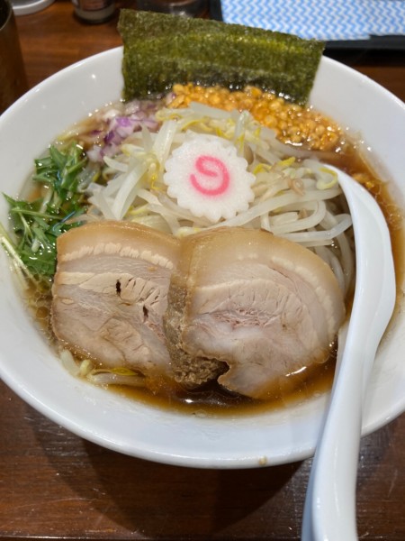 「醤油焼豚2枚（並）¥950、ニンニク無料チケット¥50、ライ」@ヤマネコ軒の写真