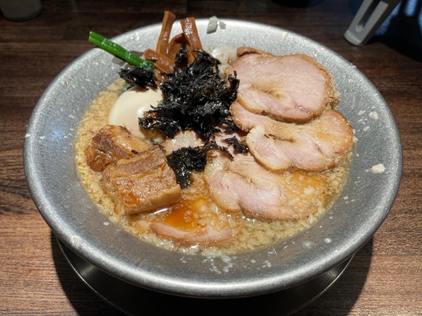 「アサヒスーパードライ → 特製中華そば」@背油中華そば 福鳳の写真