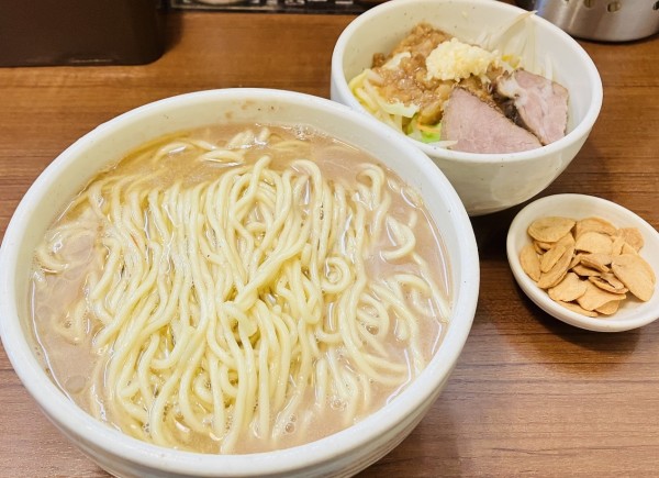 「らーめん・麺大盛　→スタベジ＋揚げニンニク」@麺処 一笑の写真