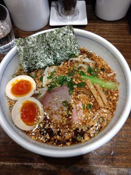 「にんにく中華そば＋寿雀卵の味玉」@櫻井中華そば店の写真
