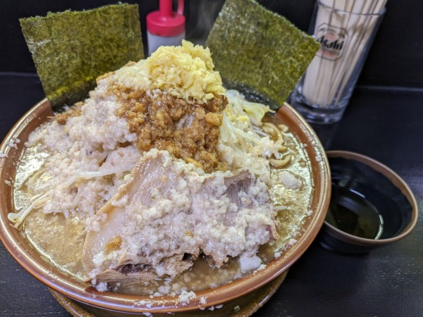 「G系煮干し(醤油)➕大盛➕大盛➕大盛」@僕との麺の写真