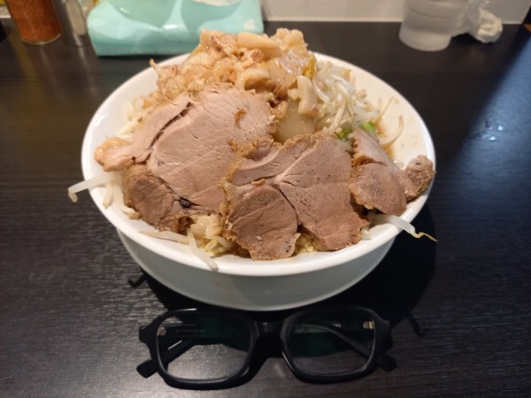 「小ラーメン(野菜マシ・アブラマシマシ)」@ラーメン🐷居酒屋 徳豚 蒲田店の写真