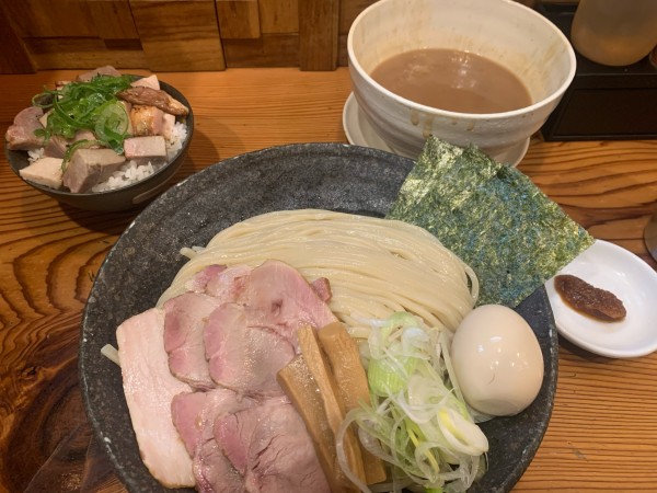 「特製つけ麺中盛＋チャーシュー丼」@つけ麺 一滴の写真