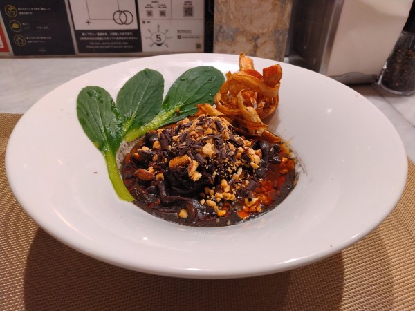 「チョコもち汁なし担々麺」@MENSHOの写真