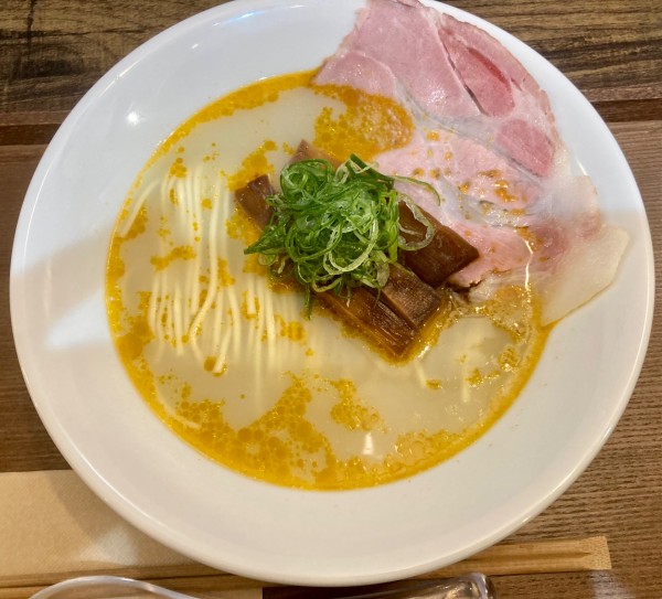 「牡蠣塩ラーメン(辛味噌アヒージョ変更)」@むかん 初台の写真