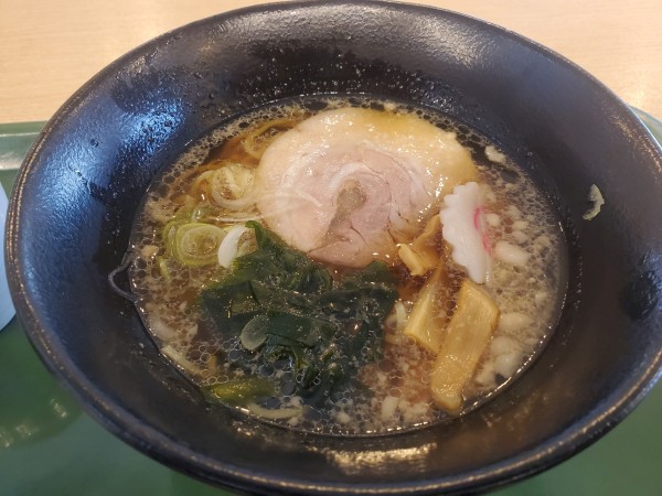 「昔ながらの醤油ラーメン４５０円」@千代田区役所本庁舎 食堂の写真