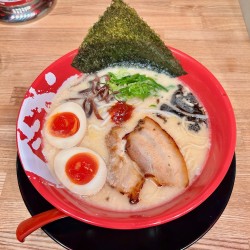 半熟煮玉子牛じゃんラーメン（1070円）＋濃厚魚介牛じゃんラーメン（980円）＋チャーハン（560円）