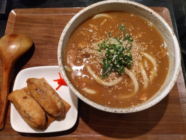 「カレーうどん（いなり付）」@葉隠の写真