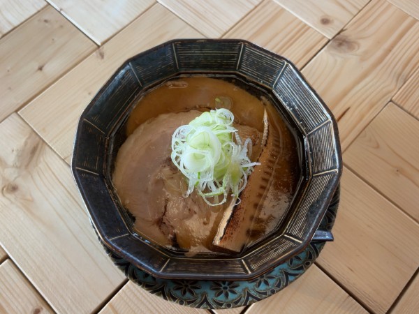 「醤油チャーシュー麺」@古民家ヌードゥル黒揚羽森住の写真