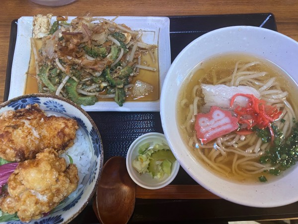 「かんからセット　1070円（980円）深夜料金込」@沖縄そば かんから食堂の写真
