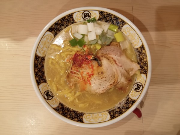 「凄い煮干しらー麺（塩）」@鮨とラーメン うおがしや 鶴屋町店の写真