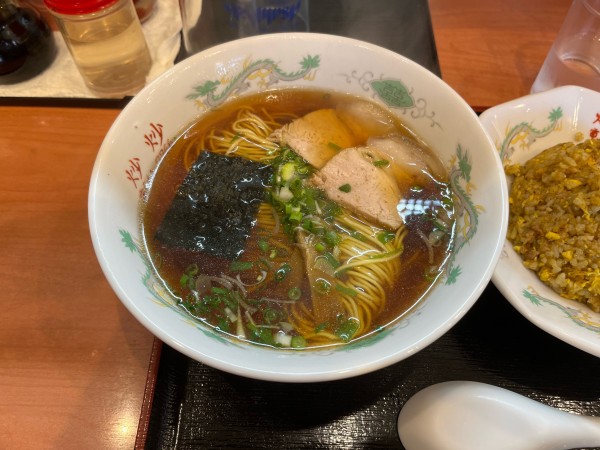 「ランチセット(醤油ラーメンと半チャーハン)800円」@炒炒の写真