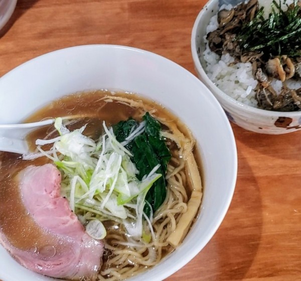 「貝出汁中華そば（醤油）800円＋貝ごはん（並）200円」@中華そば 芳の写真