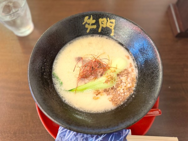 「和牛白湯ラーメン  1200円(税込1320円)」@牛門ラーメン 浅草の写真