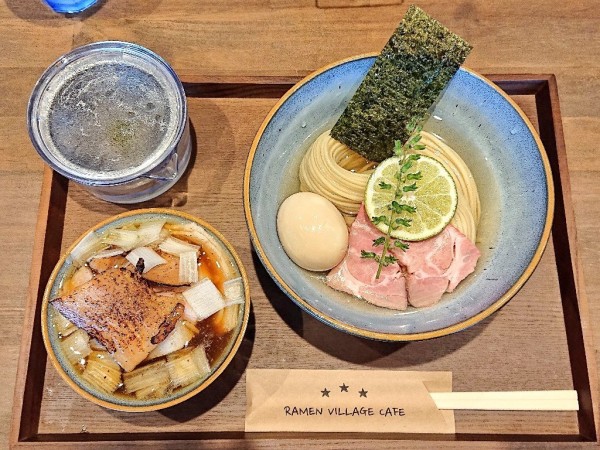 「昆布水つけ麺大盛り(醤油)、味玉、肉増し」@RAMEN VILLAGE CAFEの写真
