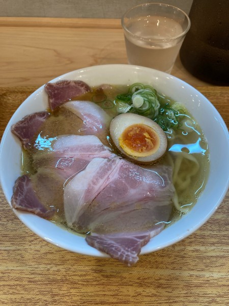 「煮干麺（太麺）+焼き豚増し」@浜堂 新居浜の写真