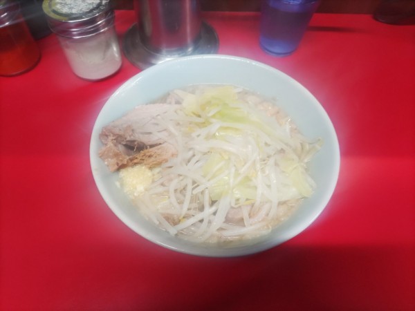 「ラーメン小(半分)」@ラーメン二郎 新潟店の写真