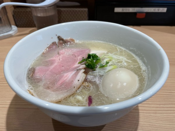 「味玉くらむそば(塩)¥1,050」@貝出汁中華そば くらむの写真