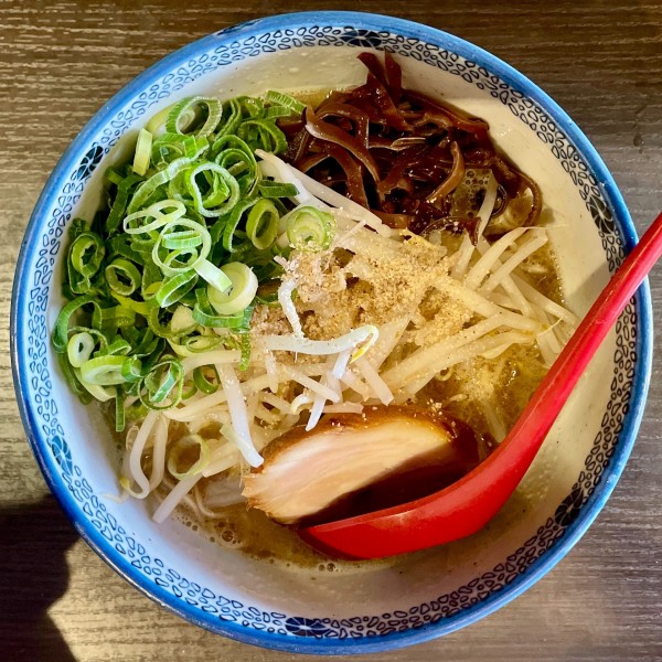 「豚骨らーめん ＋ 替え玉」@三鷹食堂いなりの写真