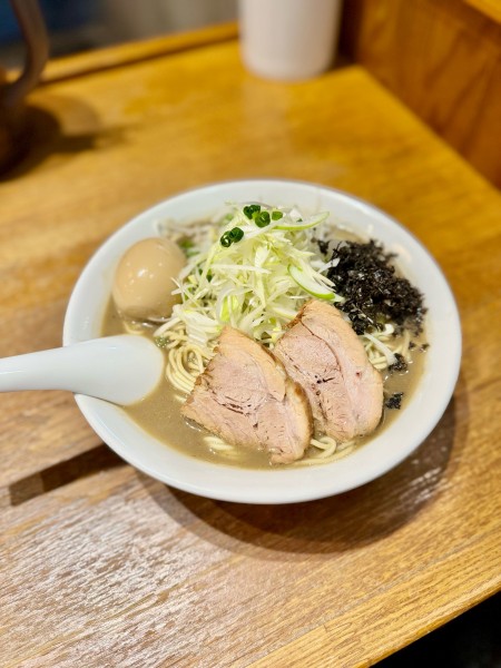 「濃厚煮干しそば＋白髪ねぎ＋味玉」@中村屋総本山の写真