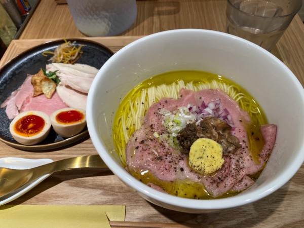 「特製濃香トリュフの鶏塩中華そば」@MENDOKORO TOMO Premiumの写真