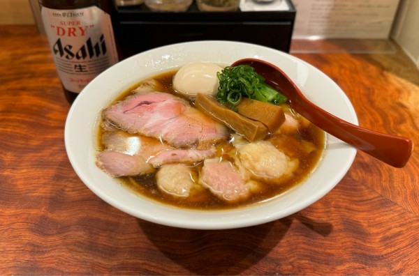 「特製醤油そば¥1250、肉ワンタン¥230」@三馬路 東京店の写真
