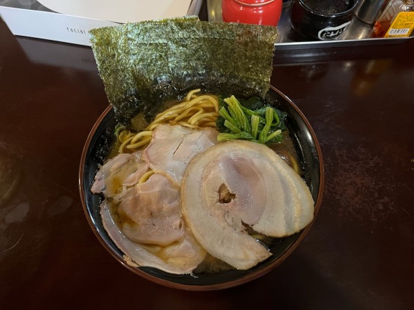 「豚骨醤油ラーメン」@横浜家系ラーメン 無さぼり家の写真