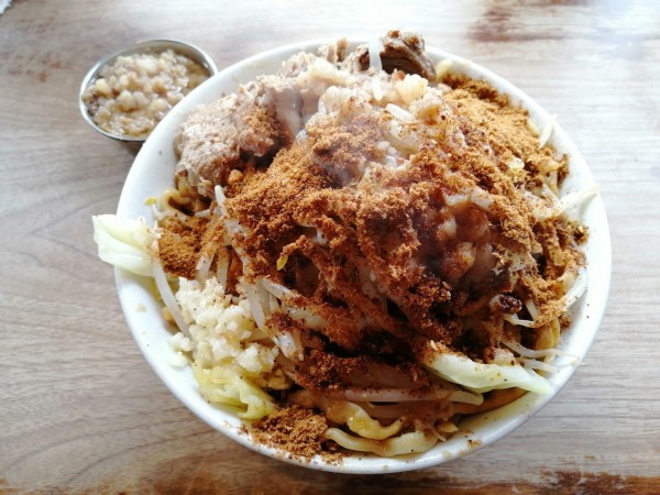 「汁なし（400g）＋シビ辛お魚パンチ」@ラーメン荘 歴史を刻め 新栄店の写真