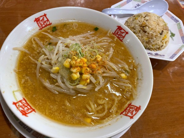 「みそラーメン770円+半チャーハン240円」@おおぎやラーメン 太田新井町店の写真