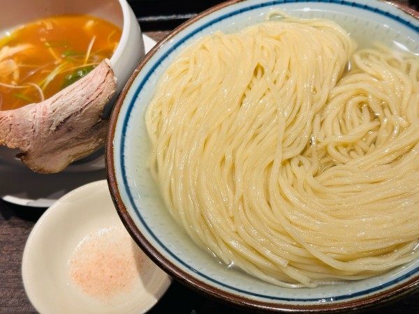 「昆布水つけめん 1,000円 大盛 100円×3」@らーめん四恩 堀江店の写真