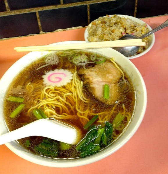 「ラーメン580円半チャーハン420円」@山田屋の写真