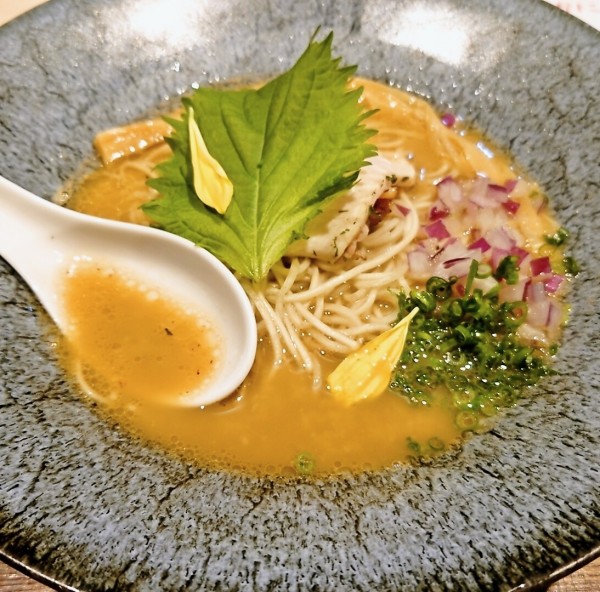 「松葉蟹の蕎麦」@与しおかの写真