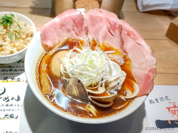 「はまぐりらーめん（＋煮玉子＋レアチャーシュー１枚）」@くそオヤジ最後のひとふり 本店の写真