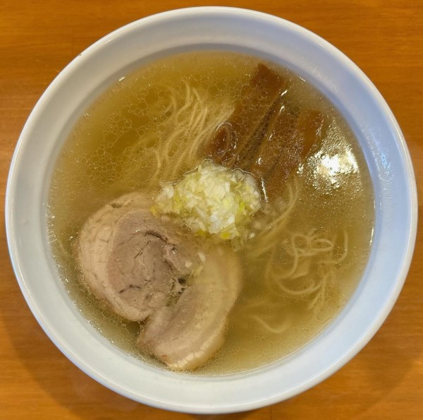 「塩らぁ麺」@支那そば 高橋商店の写真