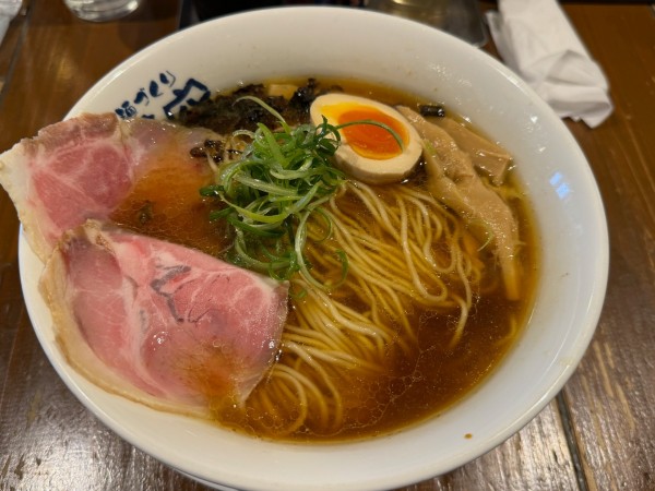 「醤油らぁめん　特盛」@麺づくり 蒼空 本店の写真