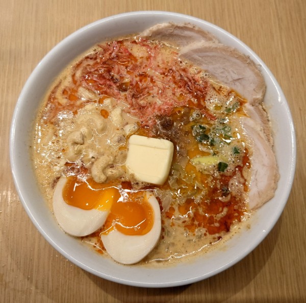 「【限定】牛乳バター担々麺+味玉+チャーシュー(1250円)」@甲州屋 別邸の写真