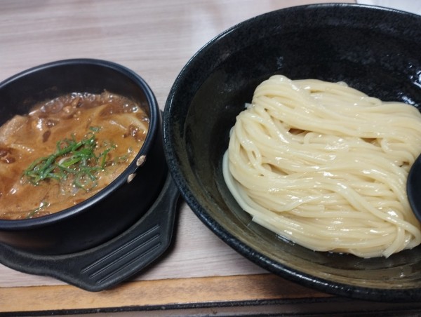 「名物カレー虜(中辛)並盛(950)」@越後つけ麺維新 大井町店の写真