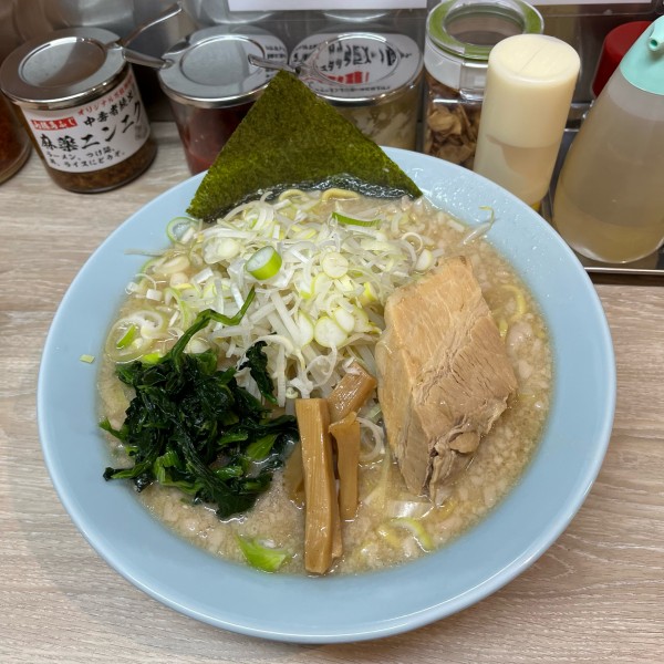「無双ラーメン　ほうれん草」@山勝角ふじ  新三郷店の写真