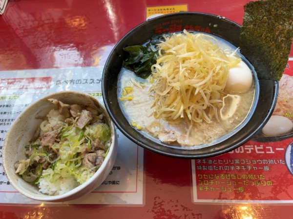 「ネギラーメン（塩）＋半ネギチャー飯」@ラーショ とんちゃん 松戸五香店の写真