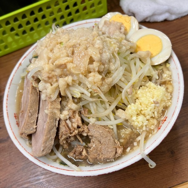 「小＋煮玉子＋ネギ『コール』全部」@ラーメン二郎 品川店の写真