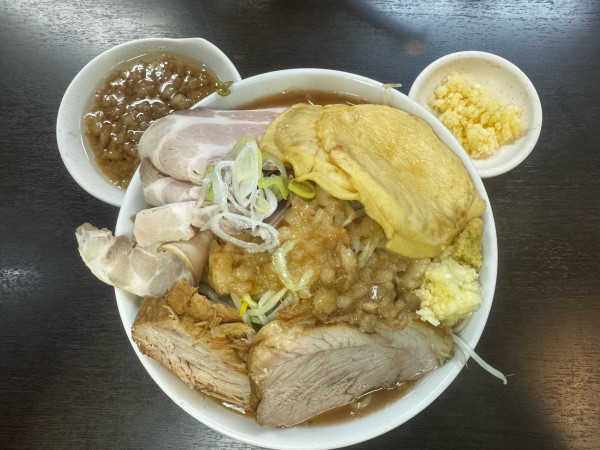 「ラーメン中➕豚増しMIX➕南部せんべい」@ラーメンどでん 大宮店の写真