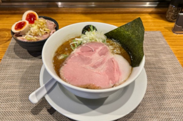 「らーめん＋ミニ丼セット（チャーシュー丼）¥1300」@RAMEN GOSSOU 新橋店の写真