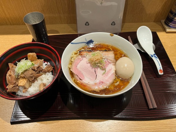 「生姜ラーメン　味玉トッピング、チャーシュー丼」@麺 みつヰの写真