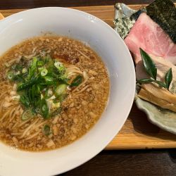 鶏と魚介の背脂醤油ラーメン
