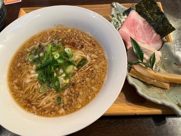 「鶏と魚介の背脂醤油ラーメン」@天極製作所の写真
