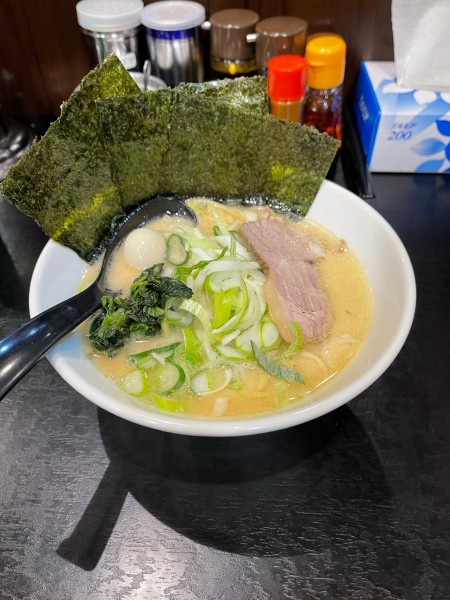 「塩豚骨ラーメン」@ラーメン西輝家 長後店の写真