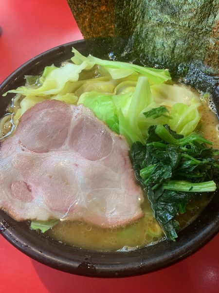 「ラーメン(ｷｬﾍﾞﾂ)」@横浜ラーメン とんこつ家 鹿島店の写真