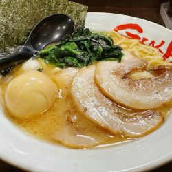 醤油吟徳ラーメン
